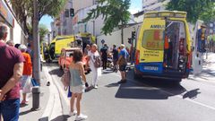 Los heridos fueron trasladados en dos ambulancias tras recibir las primeras atenciones m�dicas en el lugar del accidente