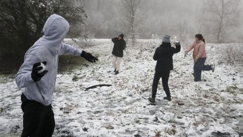 Nada mejor para entrar en calor que una amistosa pelea de bolas de nieve