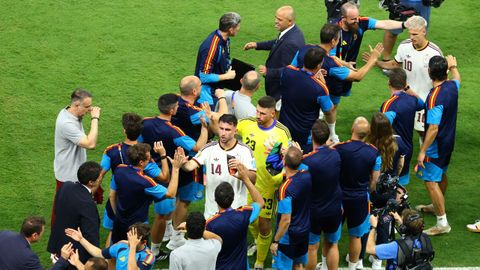 Celebraci�n de Espa�a por su clasificaci�n como primera al superar a Uruguay.