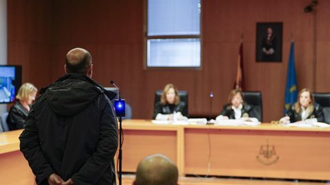  El acusado de provocar un incendio de manera intencionada en el Monte Naranco de Oviedo en marzo de 2023 testifica durante la sesi�n de su juicio este lunes en Oviedo