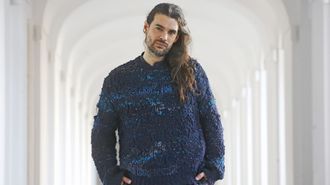 A conversa entre Oliver Laxe e Jos� Luis Losa desenvolveuse nunha das salas do Museo Nacional Centro de Arte Reina Sof�a, que, por certo, acolle estes d�as unha exposici�n inmersiva arredor o filme �Sir�t�.