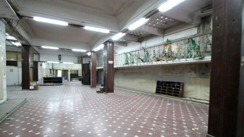 Interior del local de los hist�ricos Almacenes Guisasola, que no ha tenido ning�n otro uso desde su cierre