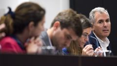 El portavoz del PP, Rafa Domínguez, durante uno de los dos plenos celebrados este lunes en Pontevedra