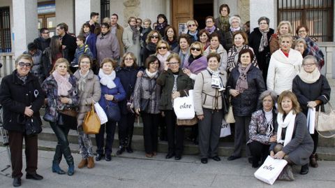 El codillo triunf� en A R�a.Una delegaci�n de amas de casa de Almendralejo est�n de visita