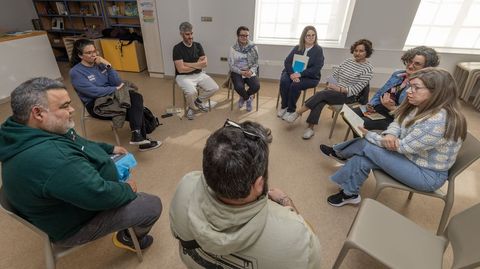 Participantes no arranque da lectura colectiva �Lemos o que nos peta�, en Carballo 