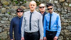 Los integrantes de la banda Ilegales