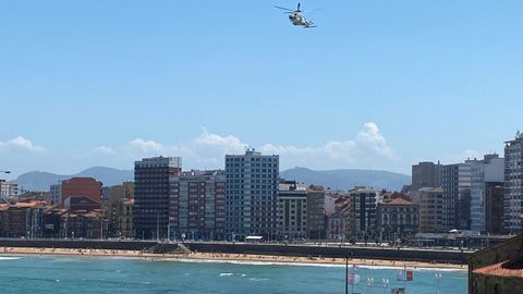 B�squeda de un joven en la playa de San Lorenzo