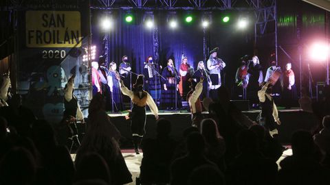 El Domingo das Mozas empez� el s�bado por la noche, con el XVIII Festival de Cultura Tradicional, que se celebr� en Augas F�rreas