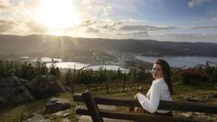 Alba �lvarez, ante unas impresionantes vistas de Viveiro, destaca el potencial de toda la comarca mari�ana
