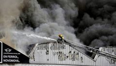 Las im�genes del incendio en el concesionario Novom�vil de Nar�n