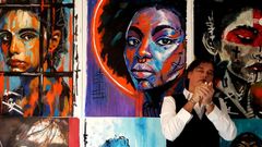 Franck Sastre, ante uno de sus cuadros