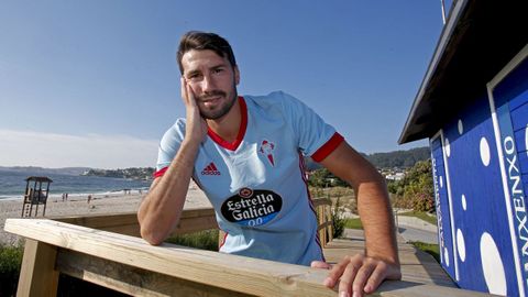 Dani Abalo, posando con la camiseta del Celta, en una fotograf�a de archivo.
