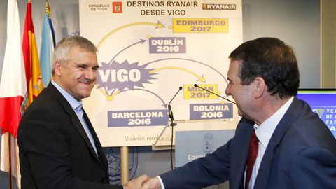 Abel Caballero junto a un alto directivo de Ryanair, en el 2016.