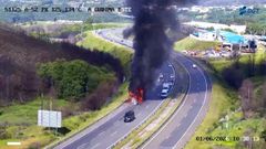 Un choque entre dos camiones en la A-52 en A Gudi�a termina con uno ardiendo y ambos conductores heridos