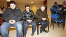 Casti�eiras (a la derecha) con su mujer, Manuela Remedios, y su hijo, Jes�s Fern�ndez Nieto, durante el juicio por el robo del C�dice y de dinero en la catedral