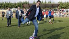 Jos� Ram�n Besteiro, en la inauguraci�n del campo de f�tbol de A Fonsagrada que lleva su nombre, en el 2016.