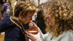 Fexto do D�a de Rosal�a en Celanova, con caldo de gloria, en imaxe de arquivo.