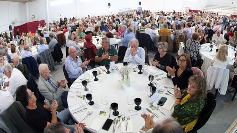 XANTAR DE CONFRATERNIDADE PARA AS PERSOAS MAIORES EN POBRA 2025