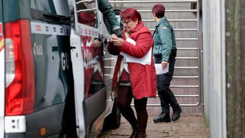 Remedios S�nchez entrando en el furg�n de la Guardia Civil tras negarse este martes a declarar