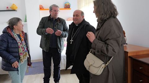 El arzobispo, Francisco Jos� Prieto, bendijo la casa sita en San L�zaro