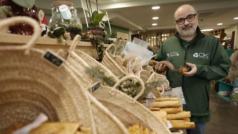 Jos� Manuel Travieso, en la franquicia Ok Mascotas que abri� en Viveiro