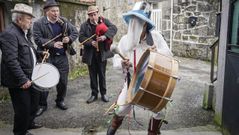 Troteiros de Bande.La primera salida de este carnaval de los troteiros por las aldeas anim� la ma�ana en el municipio de Bande