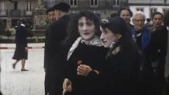 El periodista C�sar Galdo escogi� un fragmento grabado en Compostela del documental �Un viaje por Galicia�, que recopila escenas de las cuatro provincias. Explica el fundador de la empresa Entremedias que se decant� por este corte al ver que sal�an en �l las Dos Mar�as y pens� en rendirles as� a las Fandi�o un peque�o homenaje.