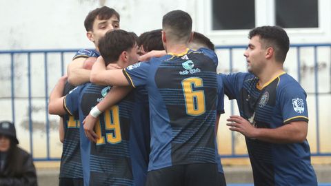 Imagen de archivo de los pobrenses festajando un tanto.