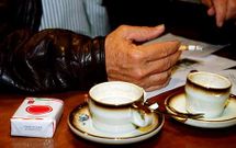El consumo masivo de caf� est� relacionado con un mayor �ndice de tabaquismo.