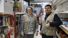 Ana (empleada), con Luis Reimunde Hermida, que antes de montar la ferreter�a hab�a trabajado de mec�nico desde los 14 a�os