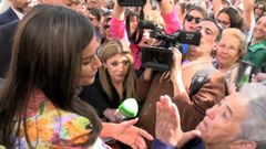 Una cordobesa a Do�a Letizia: �La quiero mucho, a su marido y a sus hijas�