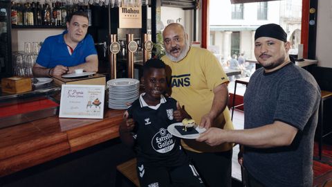 Santi Silva, David Losada, Esteban Losada y Nerio Lpez, de O Barallete, ganadores del Concurso de Pinchos de Ourense en la categora de clsicos