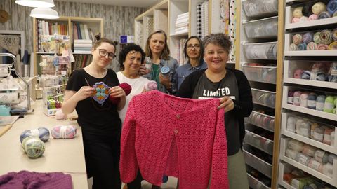 Patricia, a la derecha, con algunas de sus alumnas