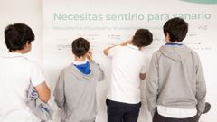 Los estudiantes, de entre 13 y 16 a�os, pusieron por escrito sus emociones en un mural