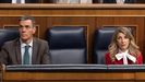 El presidente del Gobierno, Pedro S�nchez, y la ministra de Trabajo, Yolanda D�az, en un pleno del Congreso de los Diputados.