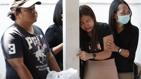 La madre de un joven de 13 a�os que muri� en el ataque perpetrado por el militar en Korat