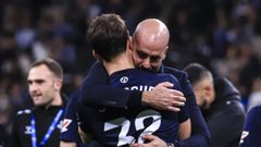 Claudio Gir�ldez, celebando con Javi Rodr�guez el triunfo del Celta ante el Madrid.