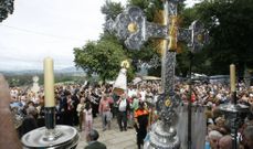 El d�a grande de la romer�a de los Milagros se celebra el domingo, entre la devoci�n y la fiesta