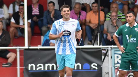 Lucas Su&aacute;rez, sonriente en su ingreso al campo el s&aacute;bado durante el Lugo-Coruxo en el Mart&iacute;nez Otero.