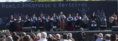 Antaruxas e Sorteiros organizou o Festival Folcl�rico da Fonsagrada, que foi un �xito de p�blico con moi bo ambiente. 