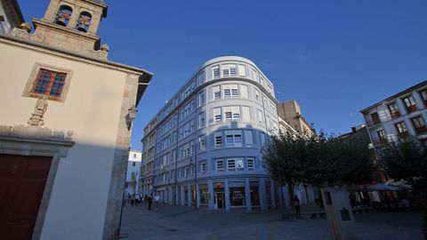 Edificio de la Praza da Soedade, junto a la capilla, de 1940