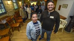 Ang�lica y Pedro, dos de las personas inmigrantes que participaron este viernes en una jornada de convivencia en Pontevedra.