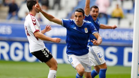 Folch celebra su gol ante el Albacete en el partido del Carlos Tartiere