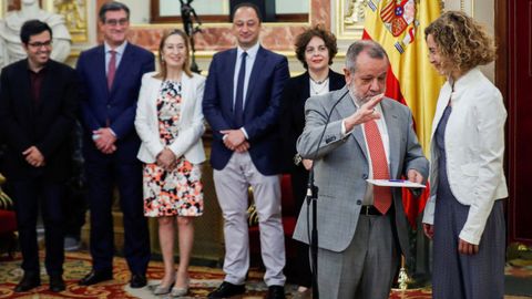 Francisco Fernndez Marugn, defensor del Pueblo en funciones, entrega su informe anual a la presidenta del Congreso Meritxell Batet