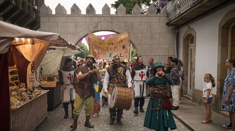 Un gran mercado y espect�culos callejeros volver�n a animar Noia