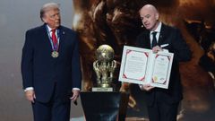 Donald Trump recibe el premio FIFA de la Paz de manos de Gianni Infantino