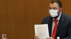 El presdidente asturiano, Adri�n Barb�n, en  la reuni�n del comit� de crisis de la covid-19