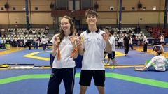 Ekaterina Reb�n y Roi Fraga con las medallas conseguidas en el Campeonato de Espa�a de Taekuondo Sub-21