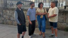 <span lang= gl >Santi Chao, que formou parte da candidatura nacionalista, cos concelleiros do BNG Seve Salgueiro, Iria Cotelo e J. Ramn Martnez, diante do Espazo Xove de Viveiro</span>