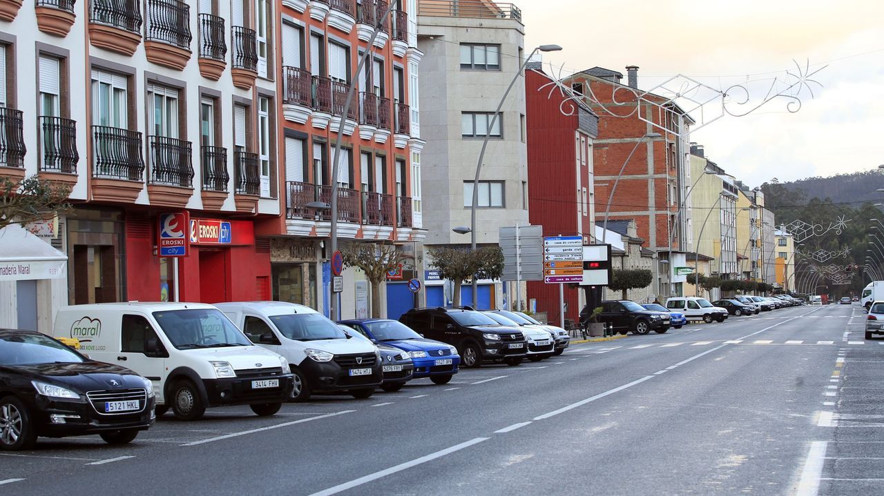 Auxilian a un hombre de edad avanzada que cayó en su vivienda de Xove con la puerta cerrada